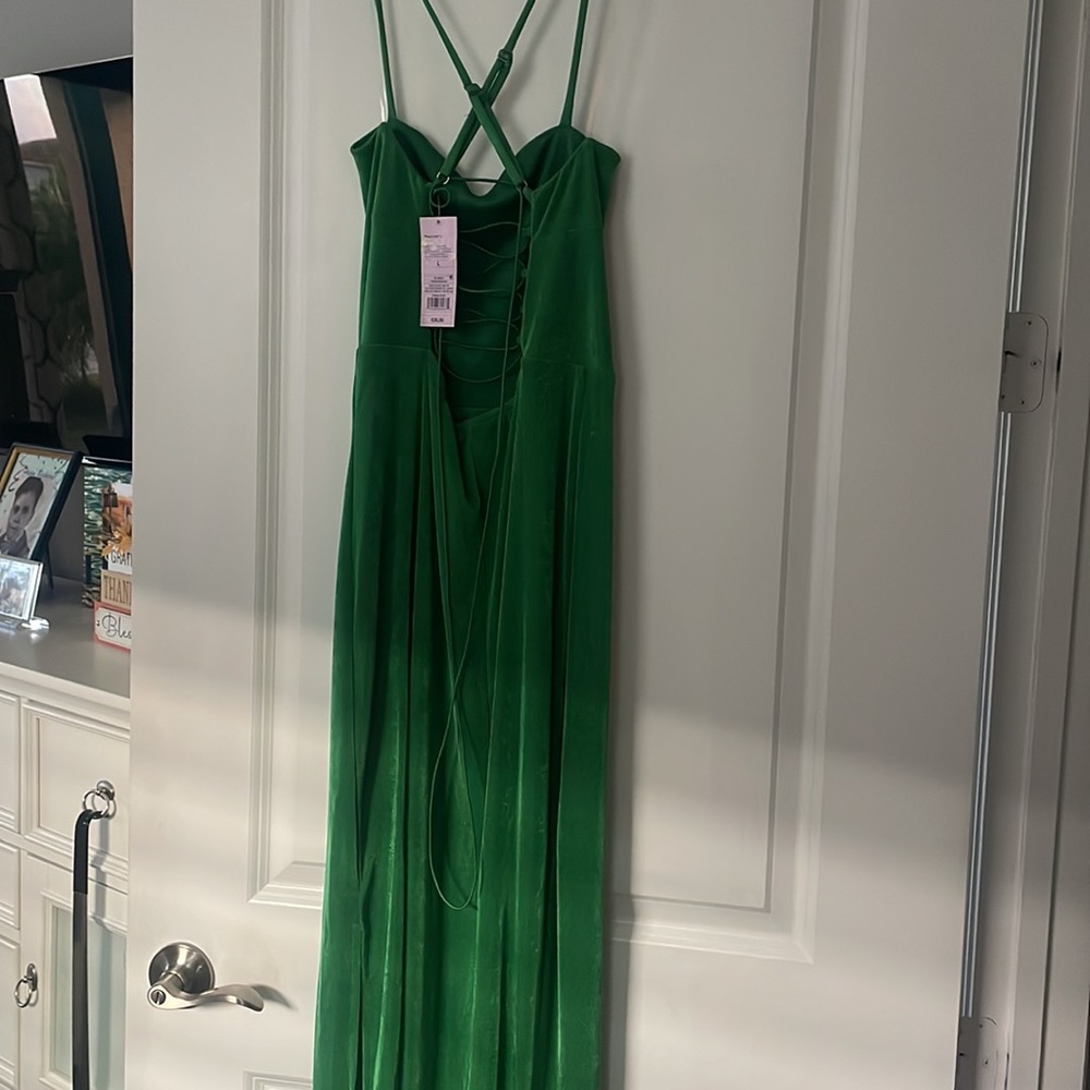 Lady dressed - Picture 2 of 5